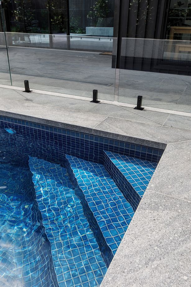 The flamed finish on the granite poolside paving provides slip resistance.