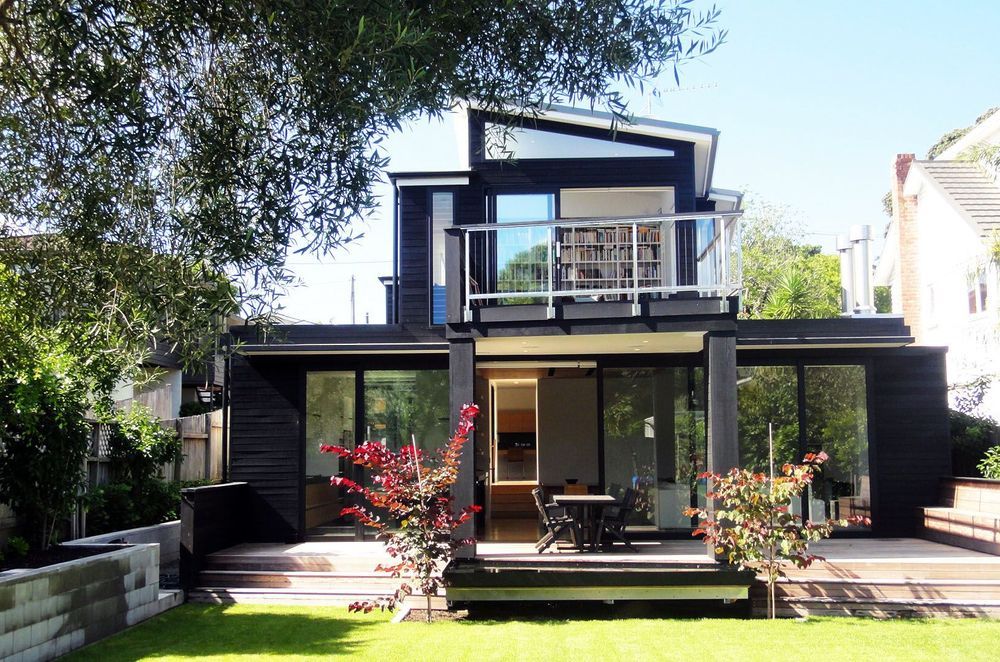 The garden view of this contemporary home in Point Chevalier shows just how well the whole house opens up to sunlight and its surroundings.