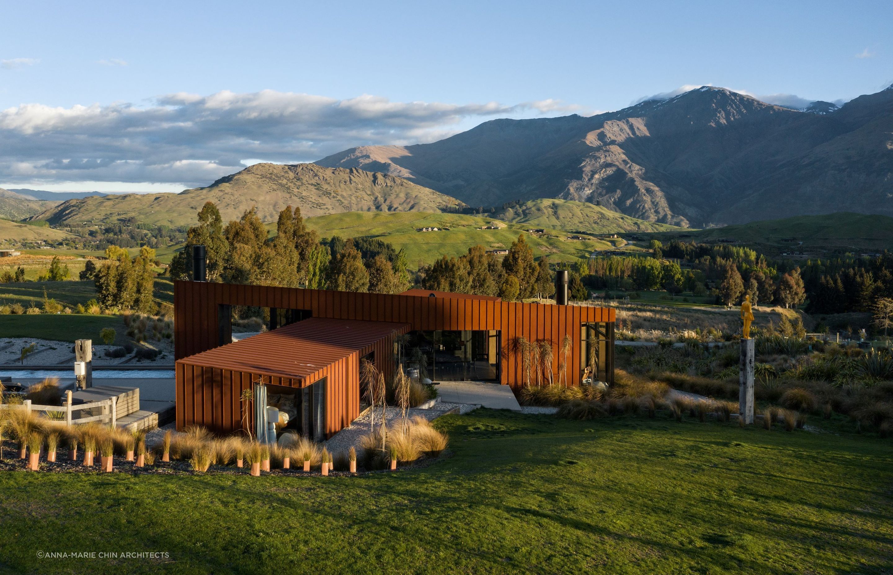The one-of-a-kind Corten House by Anna-Marie Chin Architects. | Photography: Simon Devitt