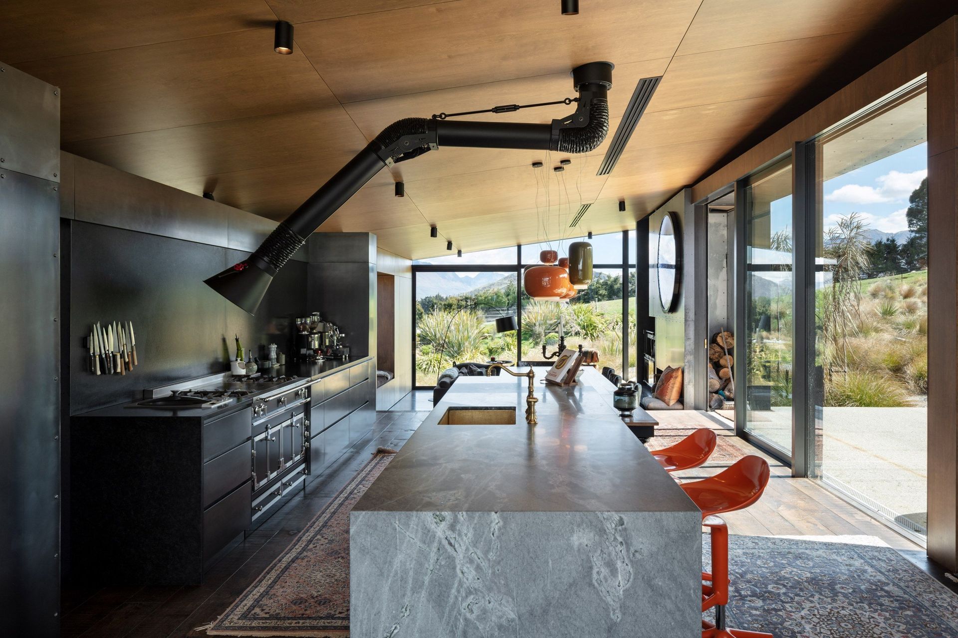 Spacious, open plan living areas with an industrial style twist. | Photography: Simon Devitt