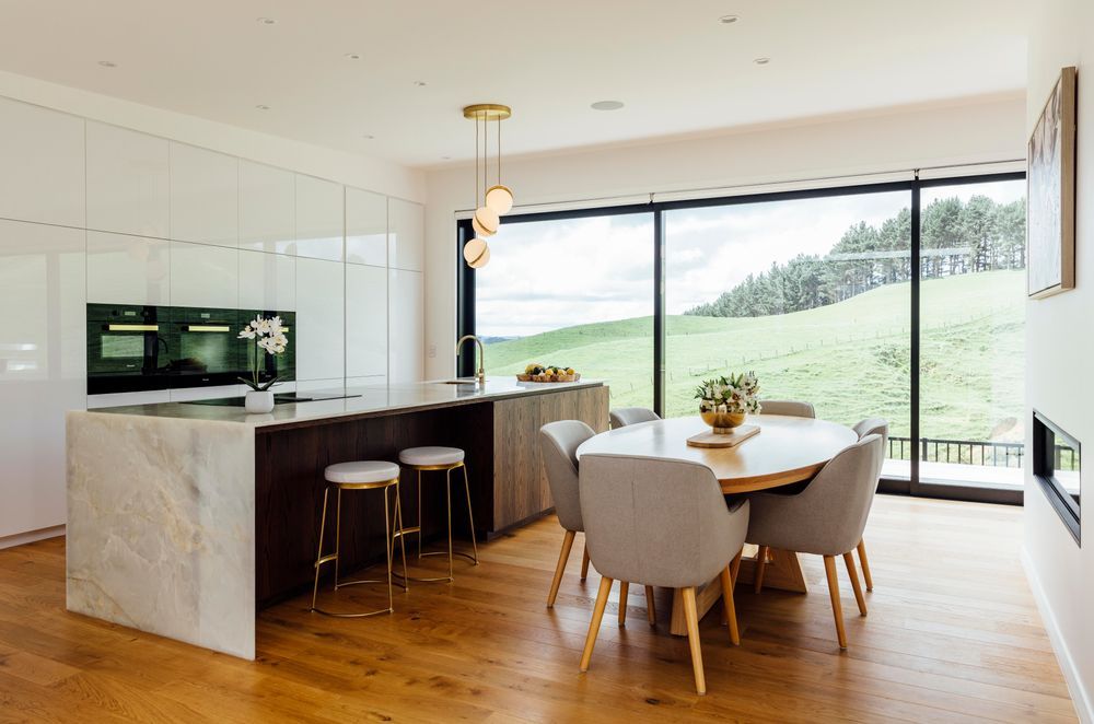 David Reid Homes collaborated with Cube Dentro and the homeowners on the luxe interiors. “Raked ceilings through the lounge and kitchen area and through into the master bedroom follow the roofline,” says Brendon.