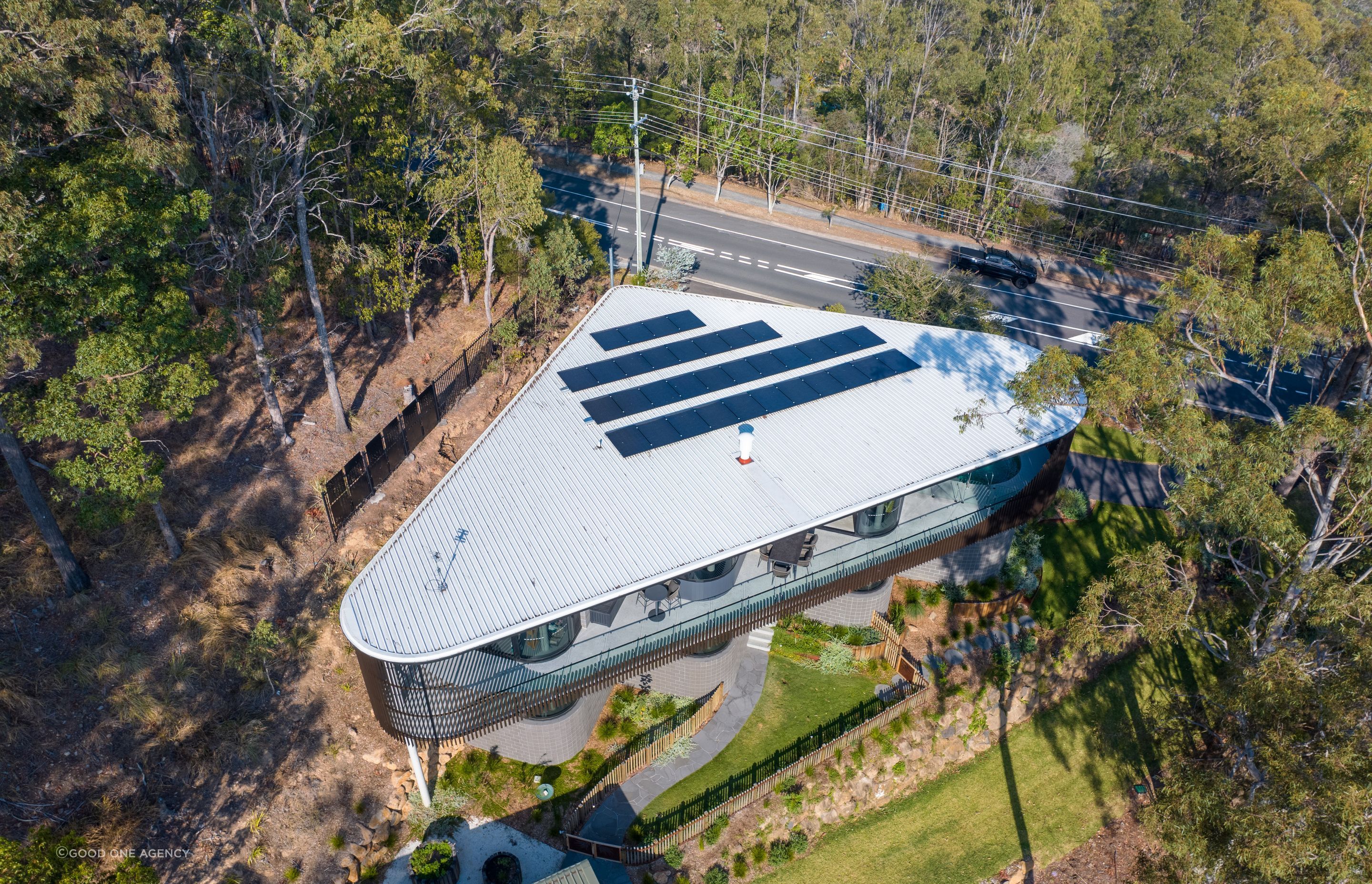 The triangular shape of the house makes the most of the available house site.