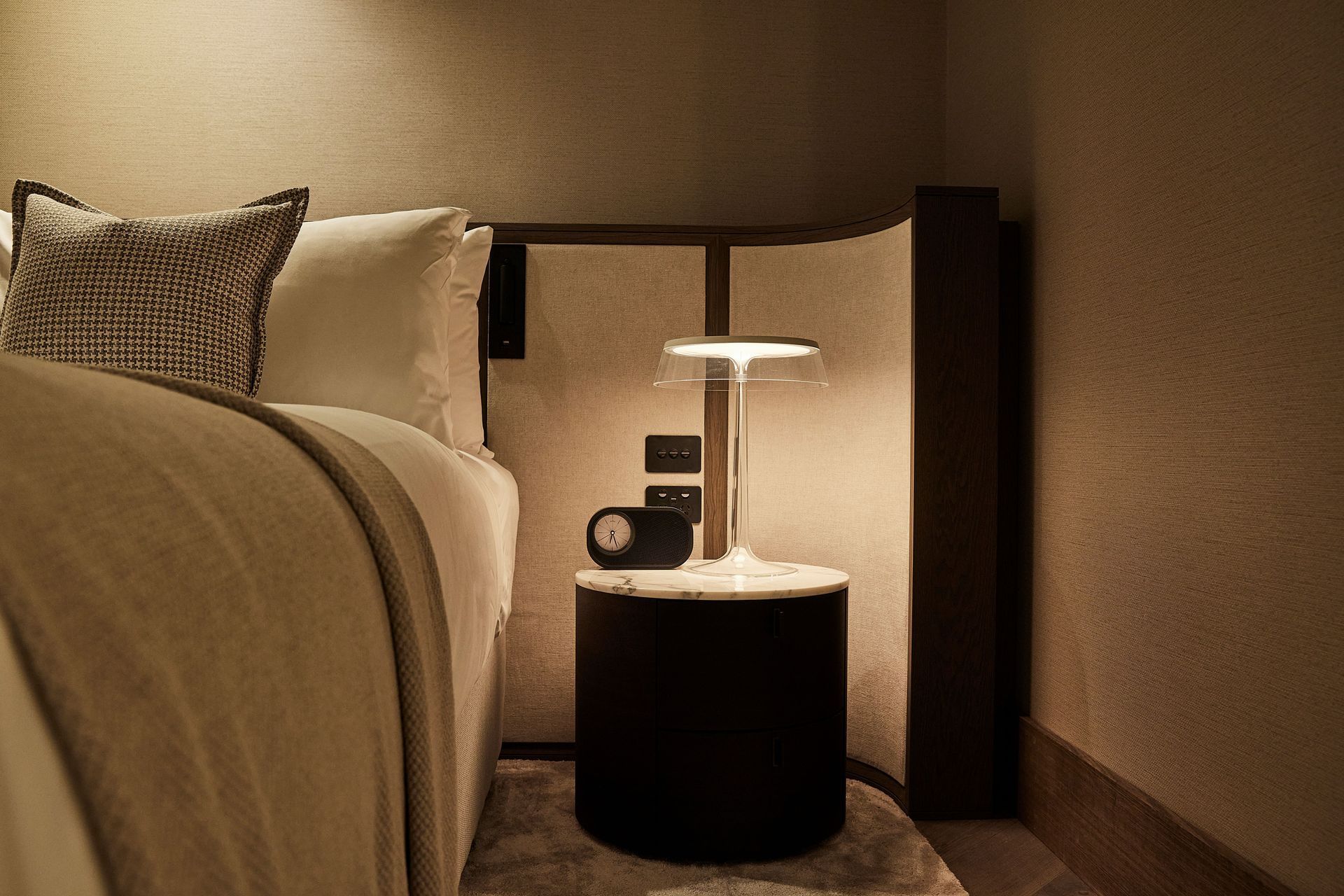 Lighting was carefully considered by DKO, in order to get the perfect soft lighting that exudes calm and serenity. Lamps are used throughout the hotel for an intimate and cosy effect.