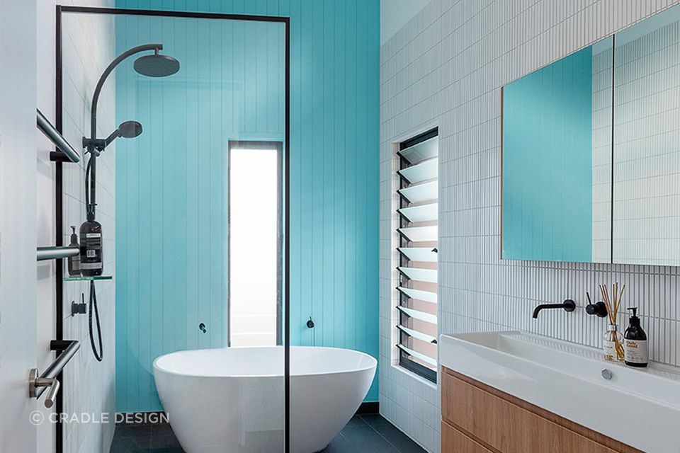 Beautiful blue wall bathroom with freestanding bathtub | Photographer: Stefanie Zingsheim