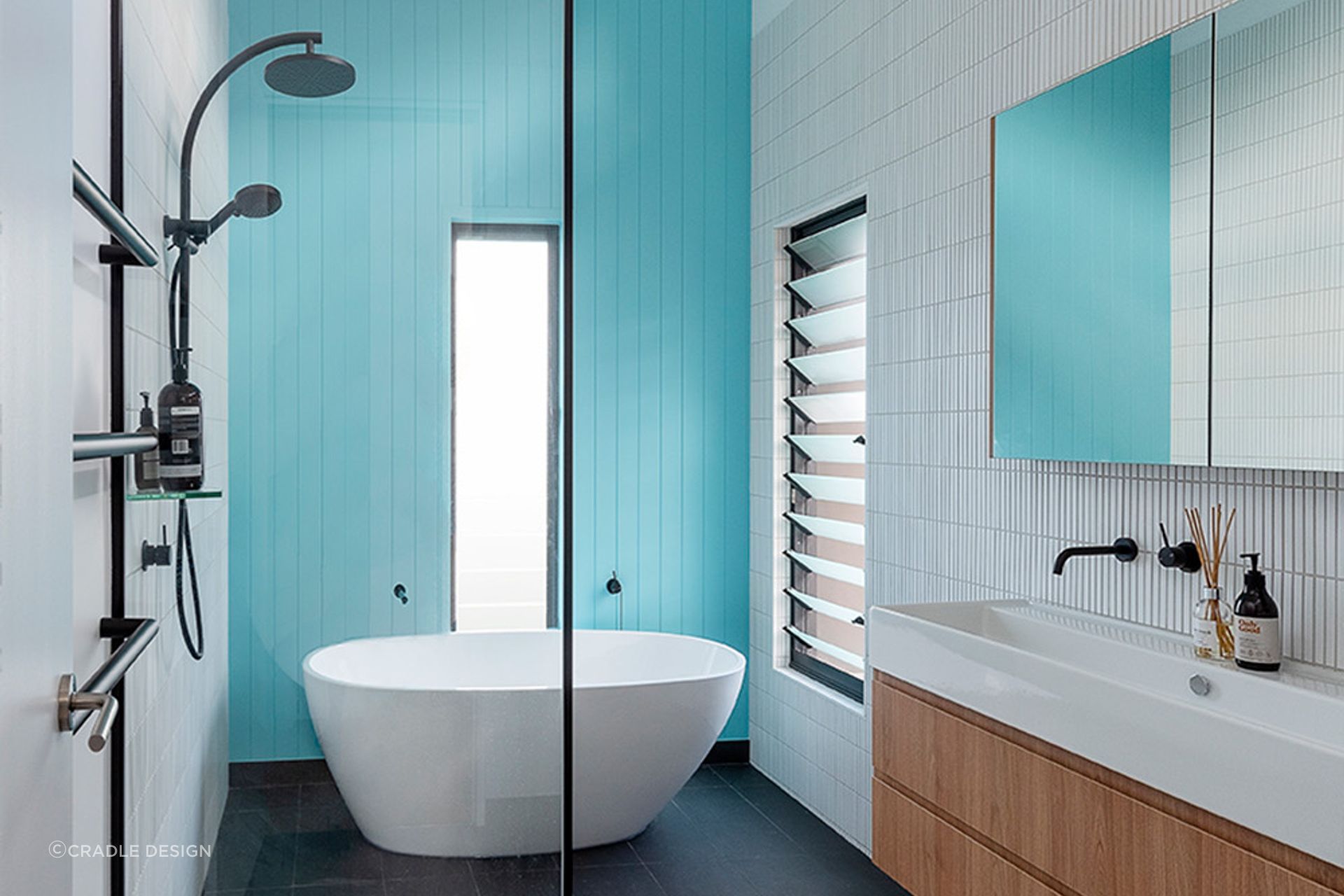 Beautiful blue wall bathroom with freestanding bathtub | Photographer: Stefanie Zingsheim
