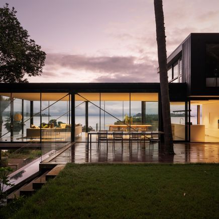 An airy new build embraces the Kiwi experience