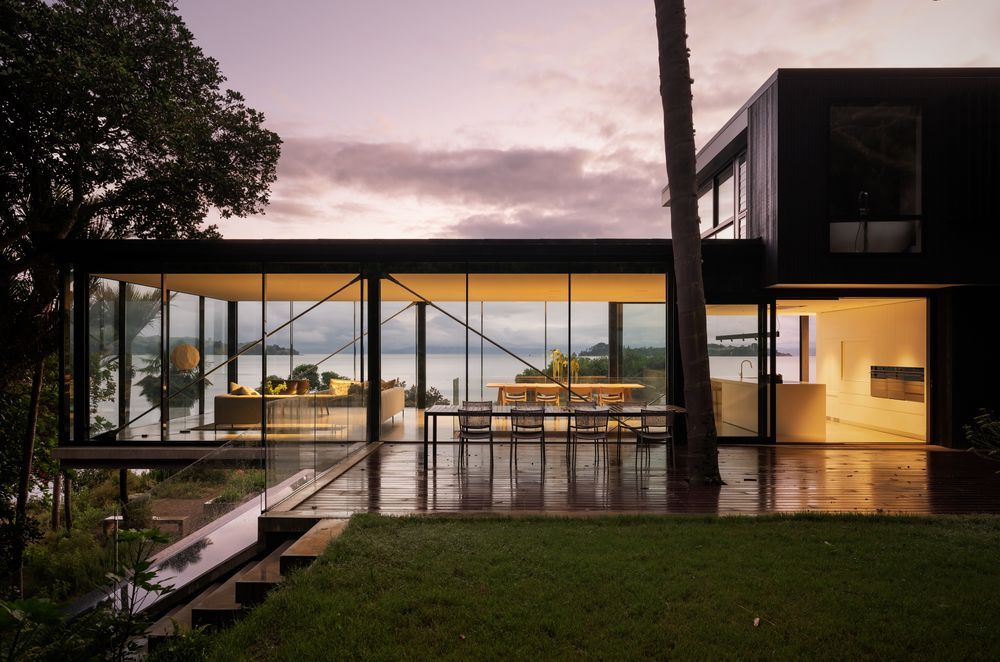 The holiday home on Waiheke Island is one of three in the area designed by Daniel Marshall of Daniel Marshall Architects – all owned by a group of friends. The family has university-aged children and lives in the UK.