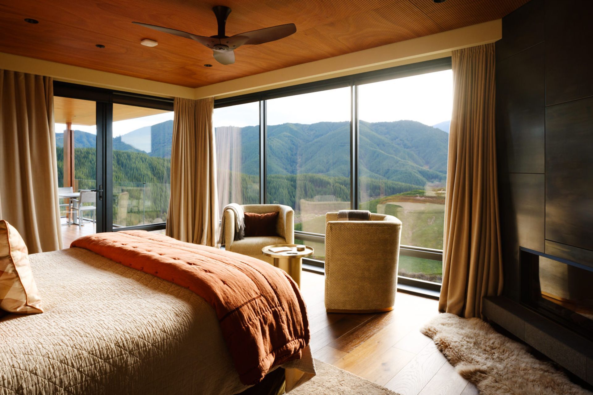 Simon says the site’s elevation and position means it is exposed to some extreme weather including fog, frost, snow and wind. It has the ability for passive ventilation but also has air conditioning and underfloor heating throughout.