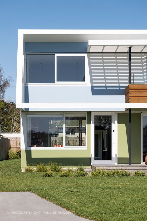 G House's two-storey form is inspired by the surrounding 1950s architecture: clean lines, pastel shades, and a sense of functionality over ornamentation. 