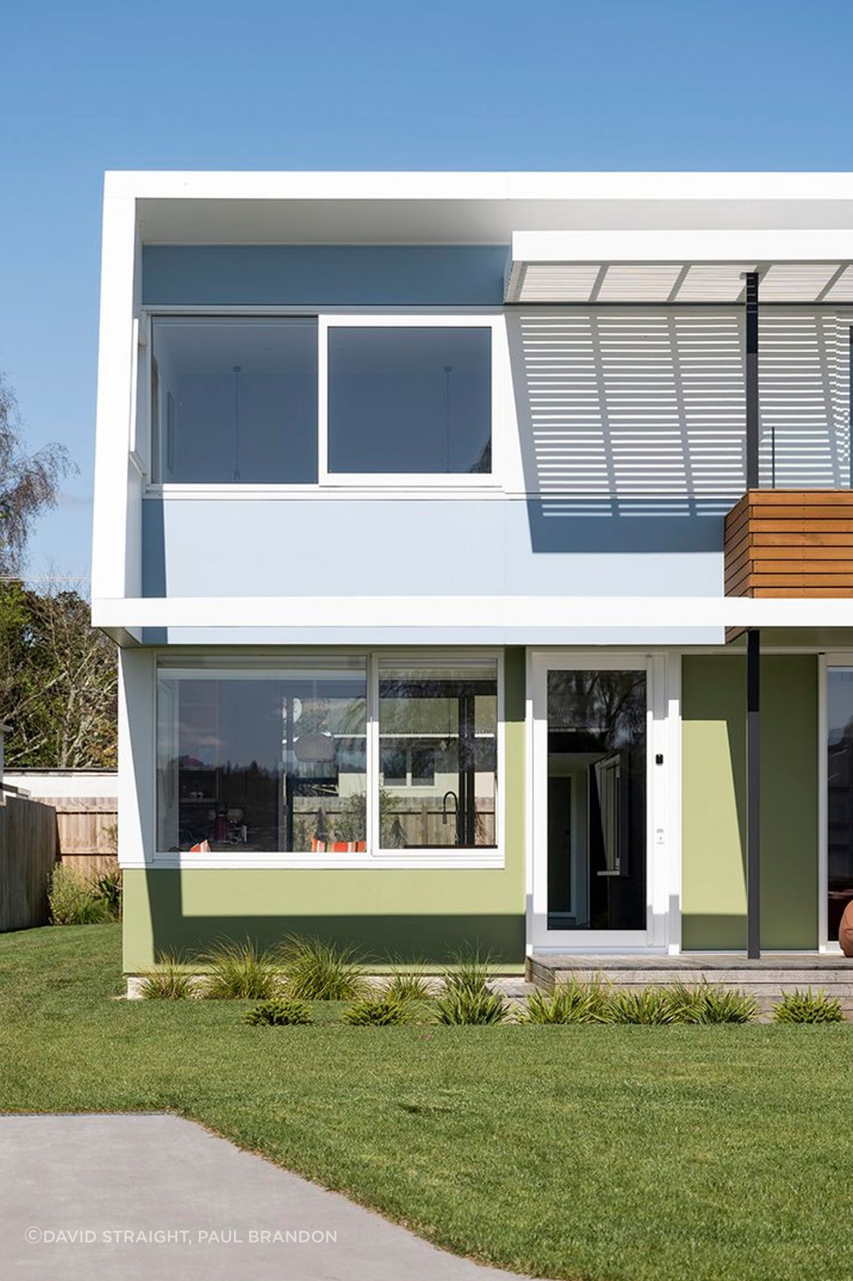 G House's two-storey form is inspired by the surrounding 1950s architecture: clean lines, pastel shades, and a sense of functionality over ornamentation. 