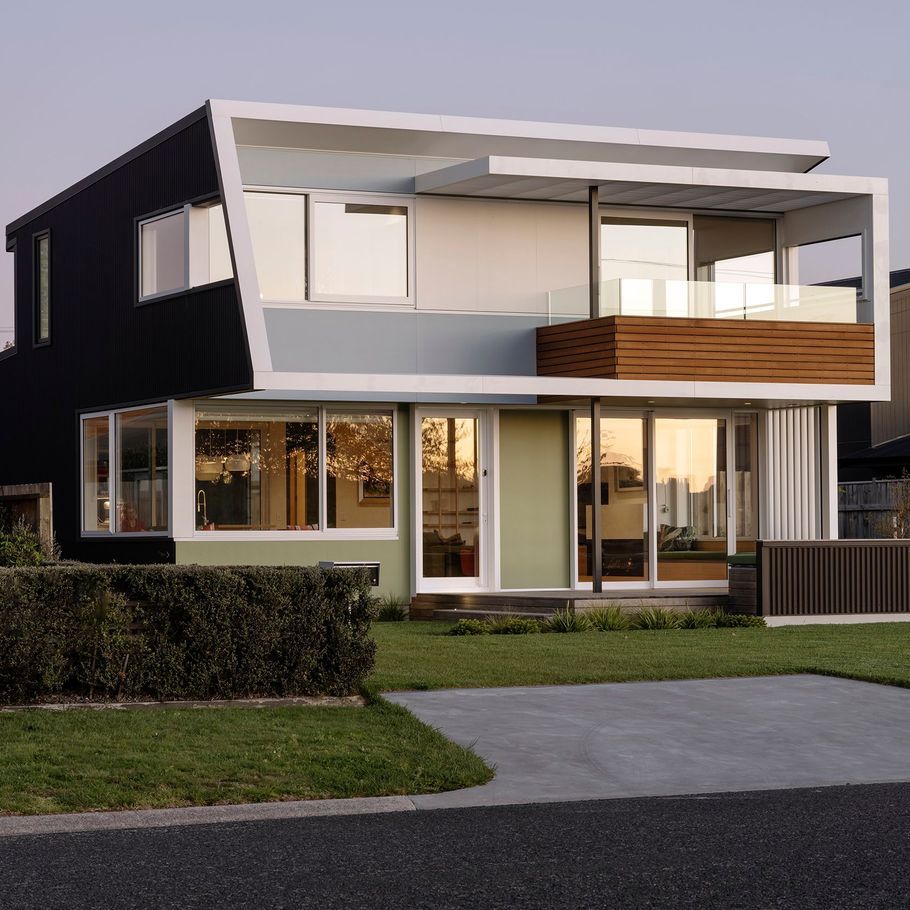 A joyful holiday home inspired by mid-century modern design