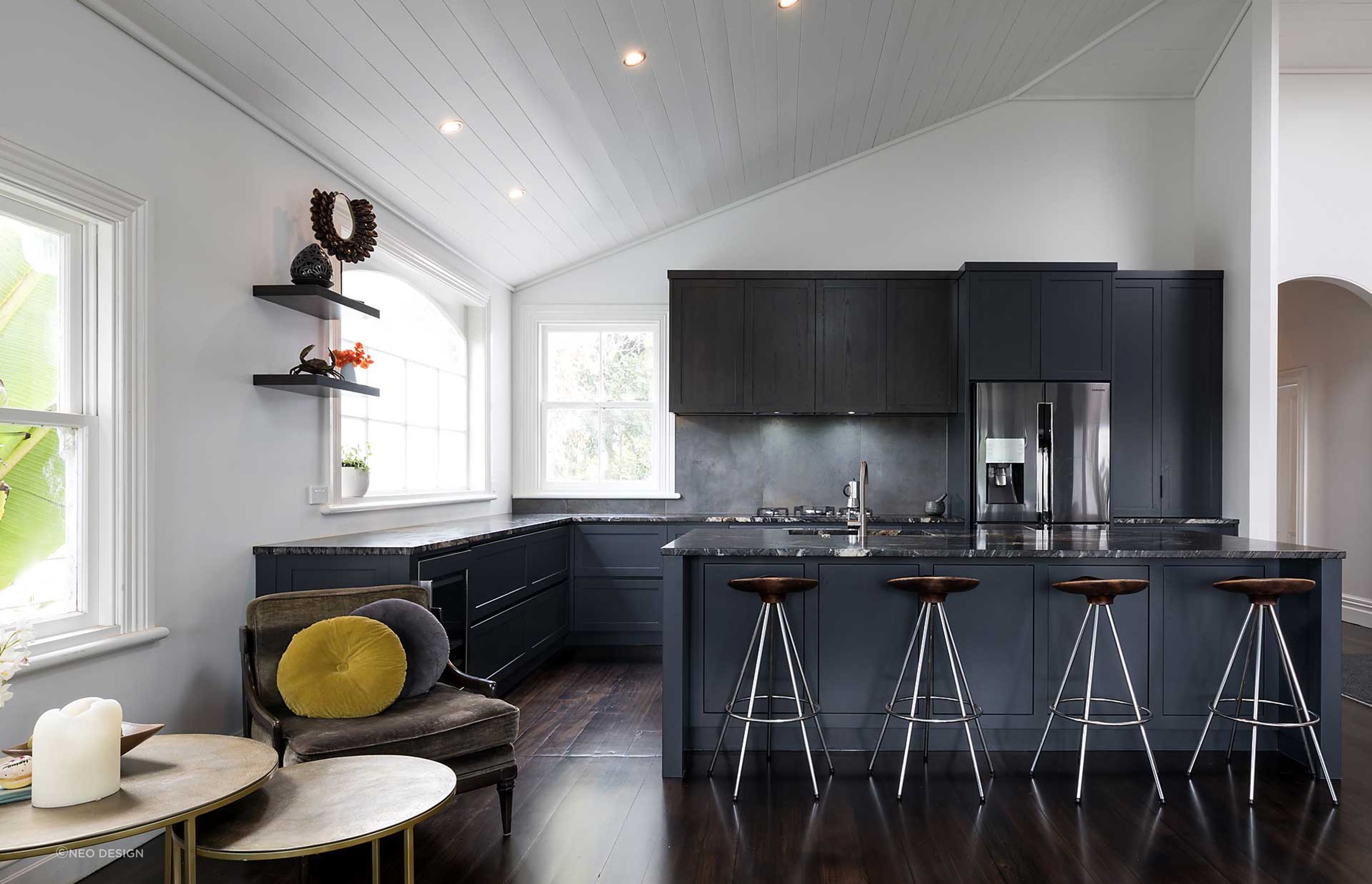 The bold black and white palette of this Devonport Kitchen by Neo Design reflects the villa's traditional qualties and its contemporary aesthetic.