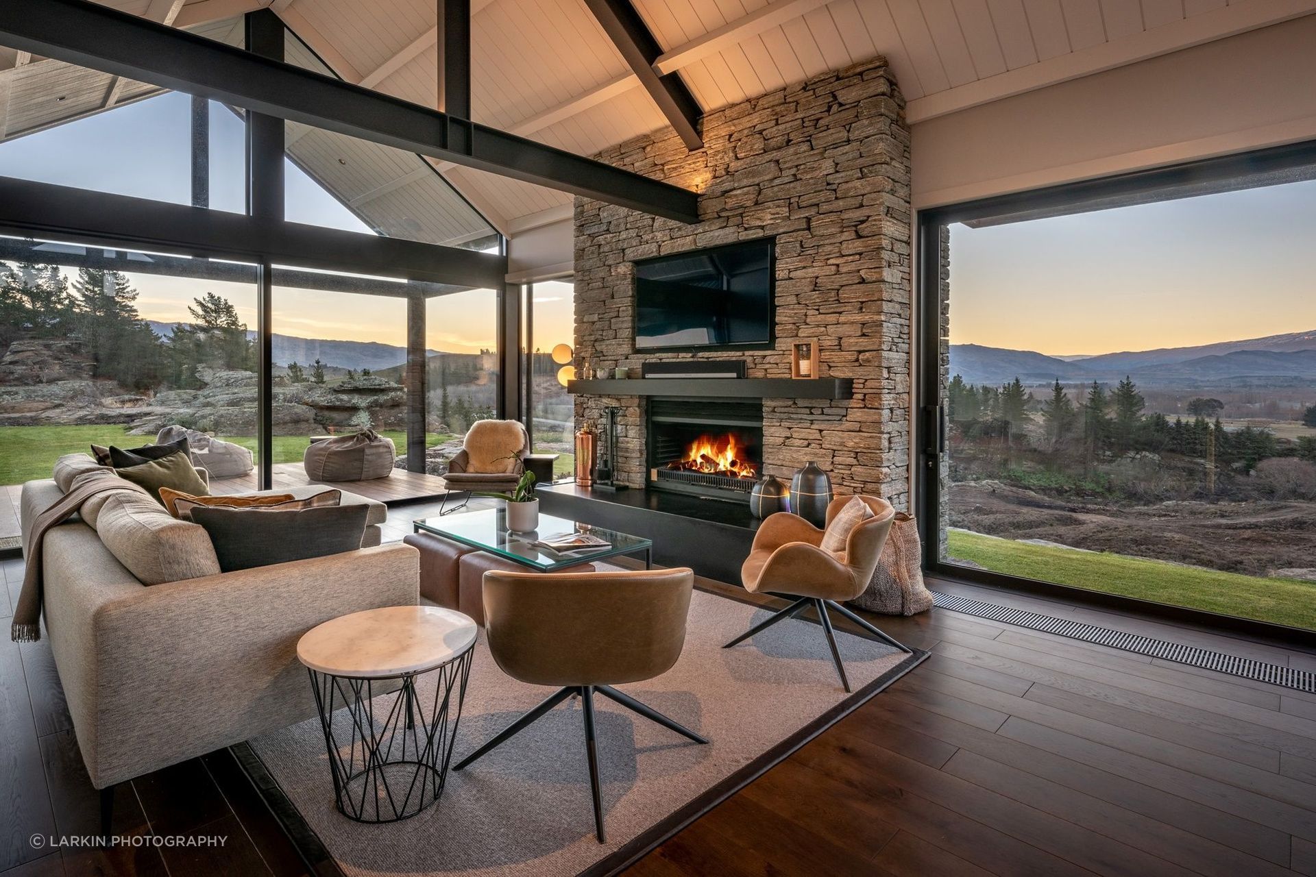 A luxurious entertainment space with scenic vistas. | Photography: Larkin Photography