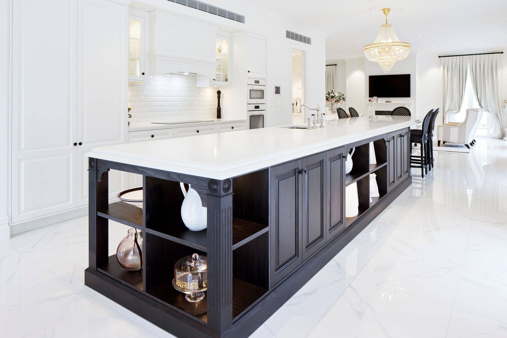 This award-winning kitchen in Fendalton by Ingrid Geldof Design shows how elegant a black and white kitchen can look in a classical setting.