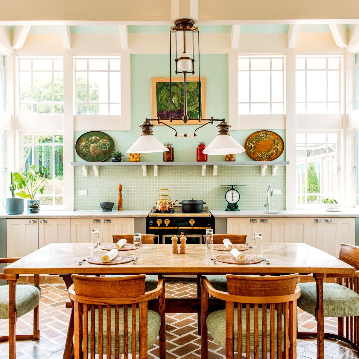 Upscale country lodge on the cliff’s edge of Palliser Bay