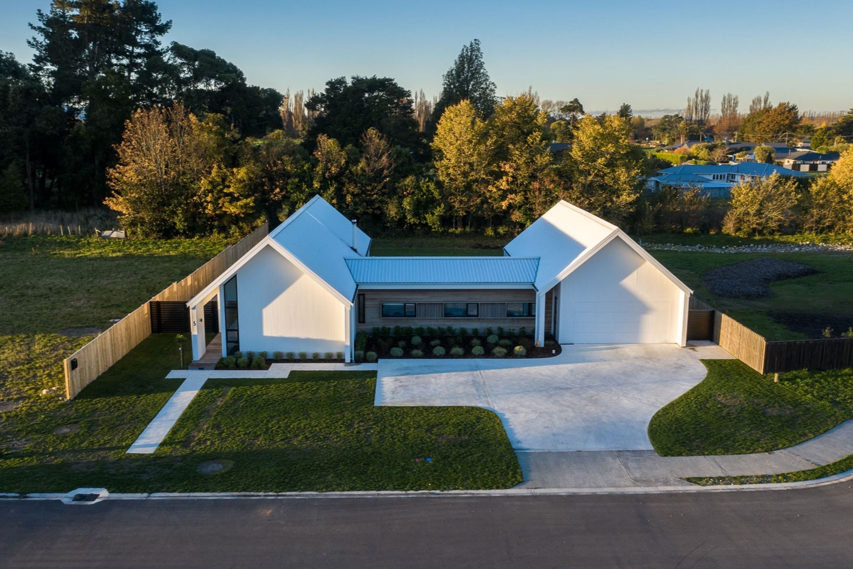 An elevated view of the exquisite Four Gables House by Holmes Architecture. | Photography: André Vroon Photographer