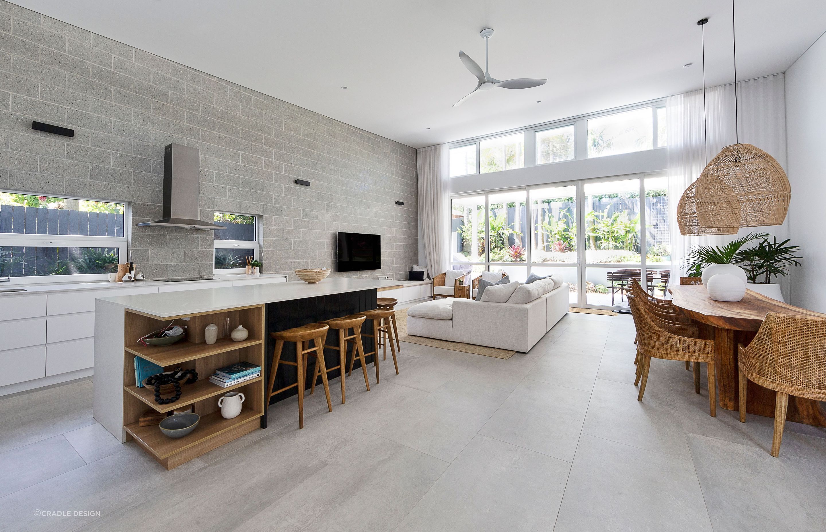 Bright and breezy. The kitchen, dining and living areas integrate seamlessly. Photography: Stefanie Zingsheim Photography