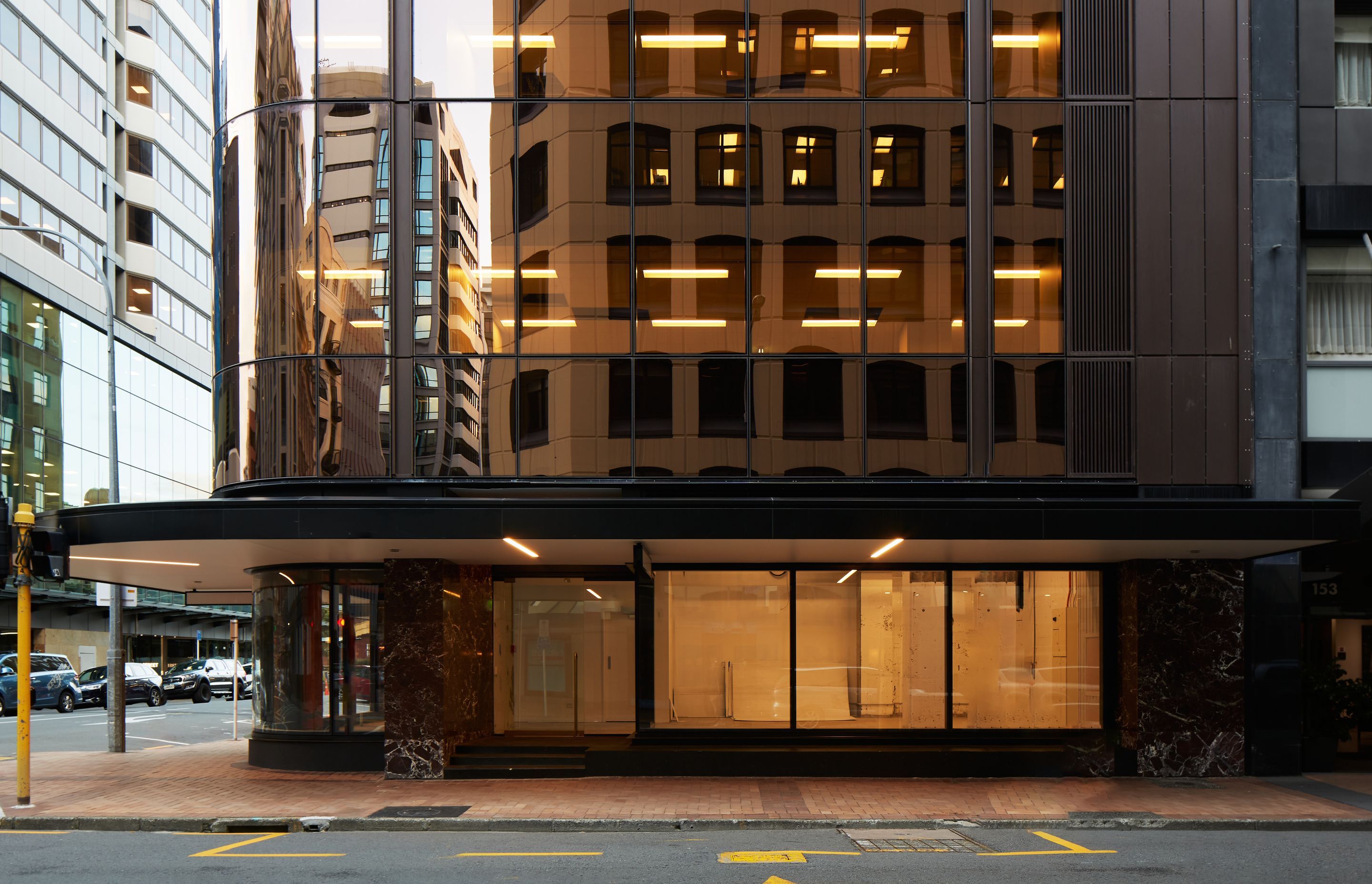 The ground floor of the building includes infrastructure for retail or hospitality. “There is a small area for retail on the corner, which is one structural bay and the curve, and then that continues on. All of the Featherston Street frontage is retail.”