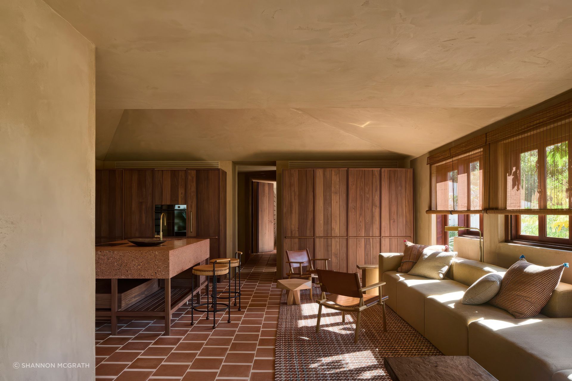 HeckerGuthrieByronBayResidencePhotoCreditShannonMcGrath24-upscaled-by-Replicate-1.jpg
