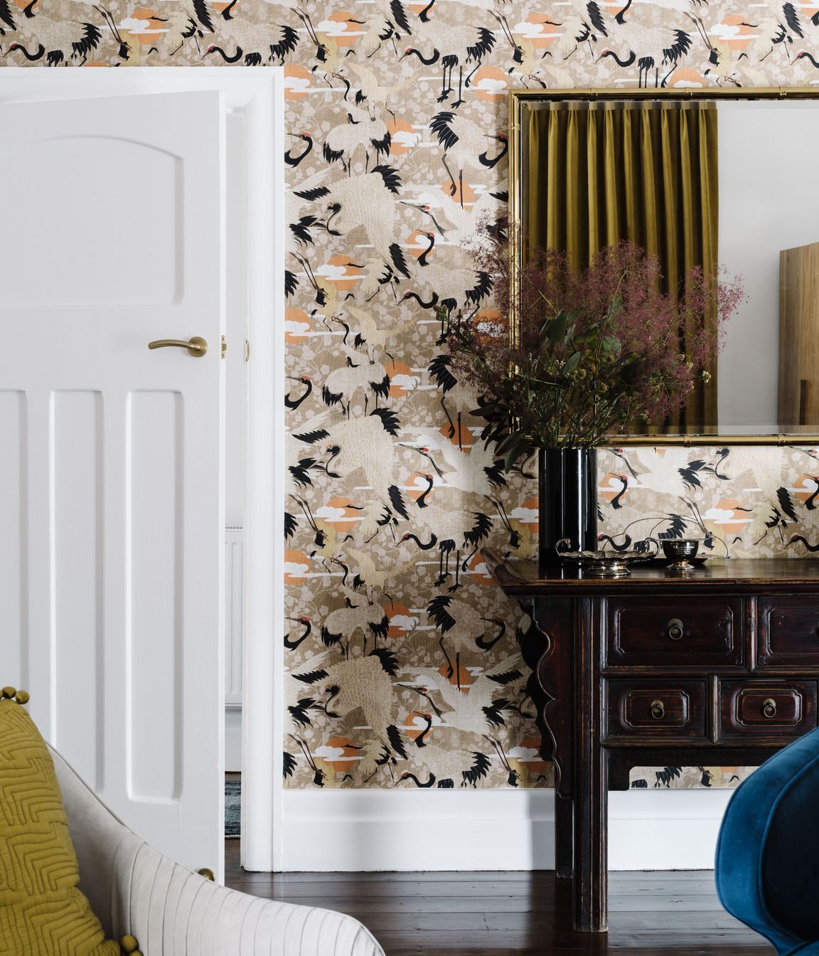 The library’s eye-catching crane wallpaper is an
ode to Andrew’s love of China.