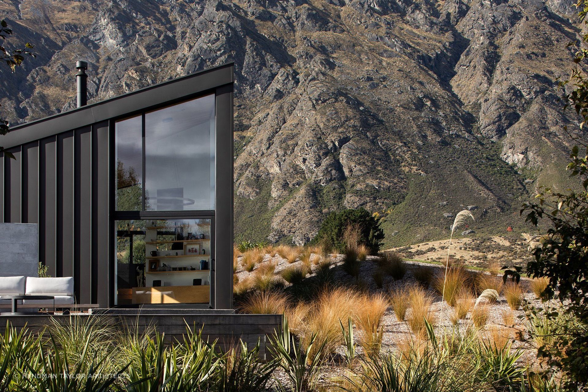 The spectacular sight of Hill House by Hyndman Taylor Architects | Photography: David Straight