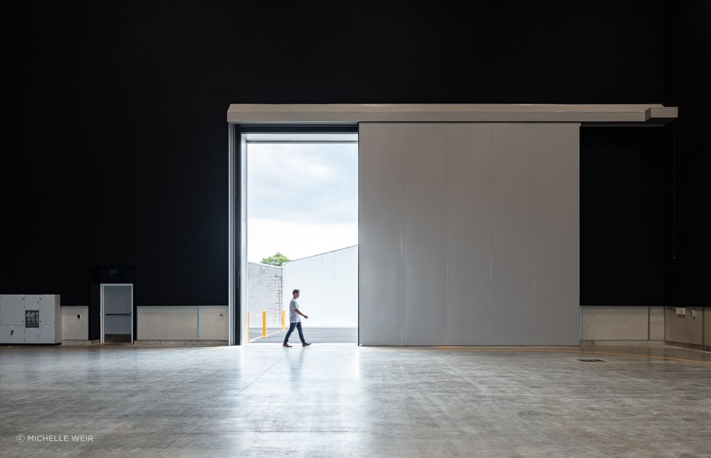 To achieve the required acoustic performance, the stages were fitted with acoustic doors.