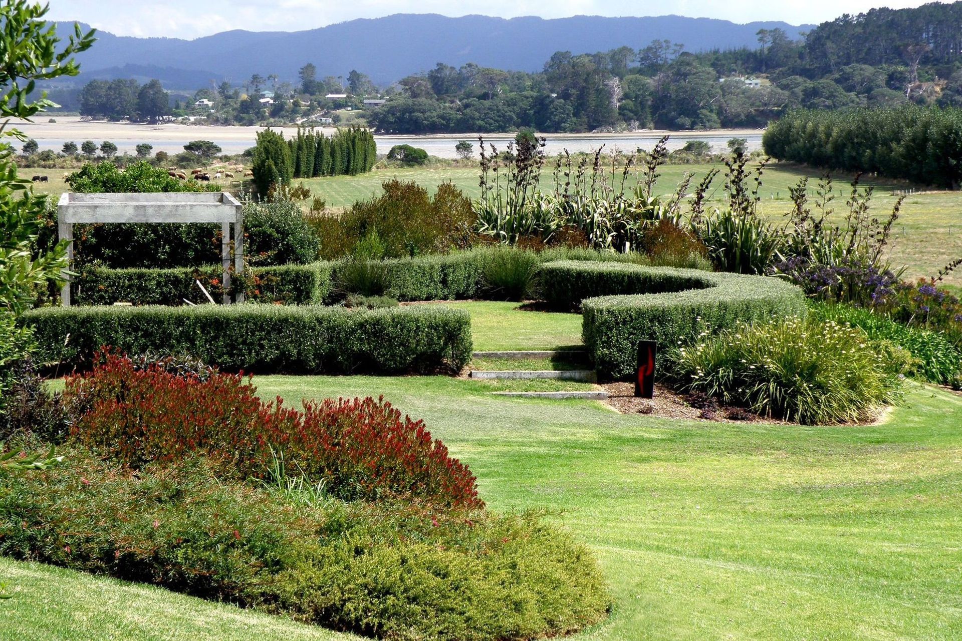 No property exists in isolation from its surroundings, so Shafer Design Studio work hard to design landscapes rooted in context.