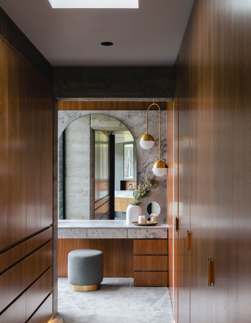 The dressing room welcomes the day with its rich and warm tones.