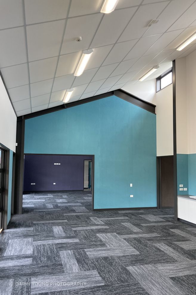 The carpet tiling imitates the weave of the panels outside.