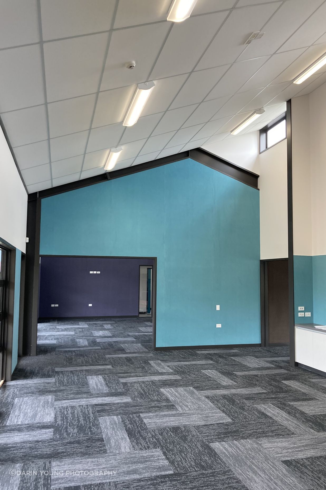 The carpet tiling imitates the weave of the panels outside.