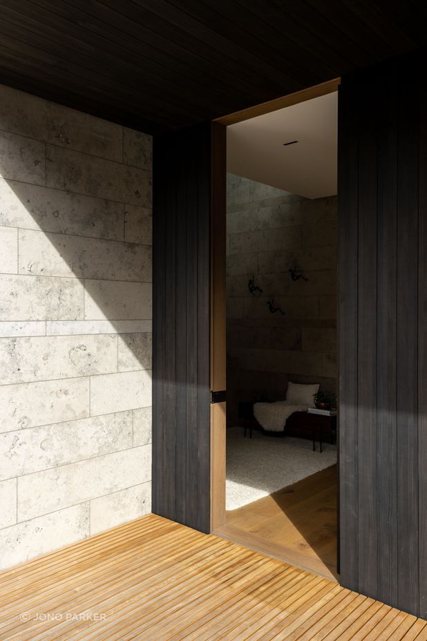 The entrance is discreet and unobtrusive.