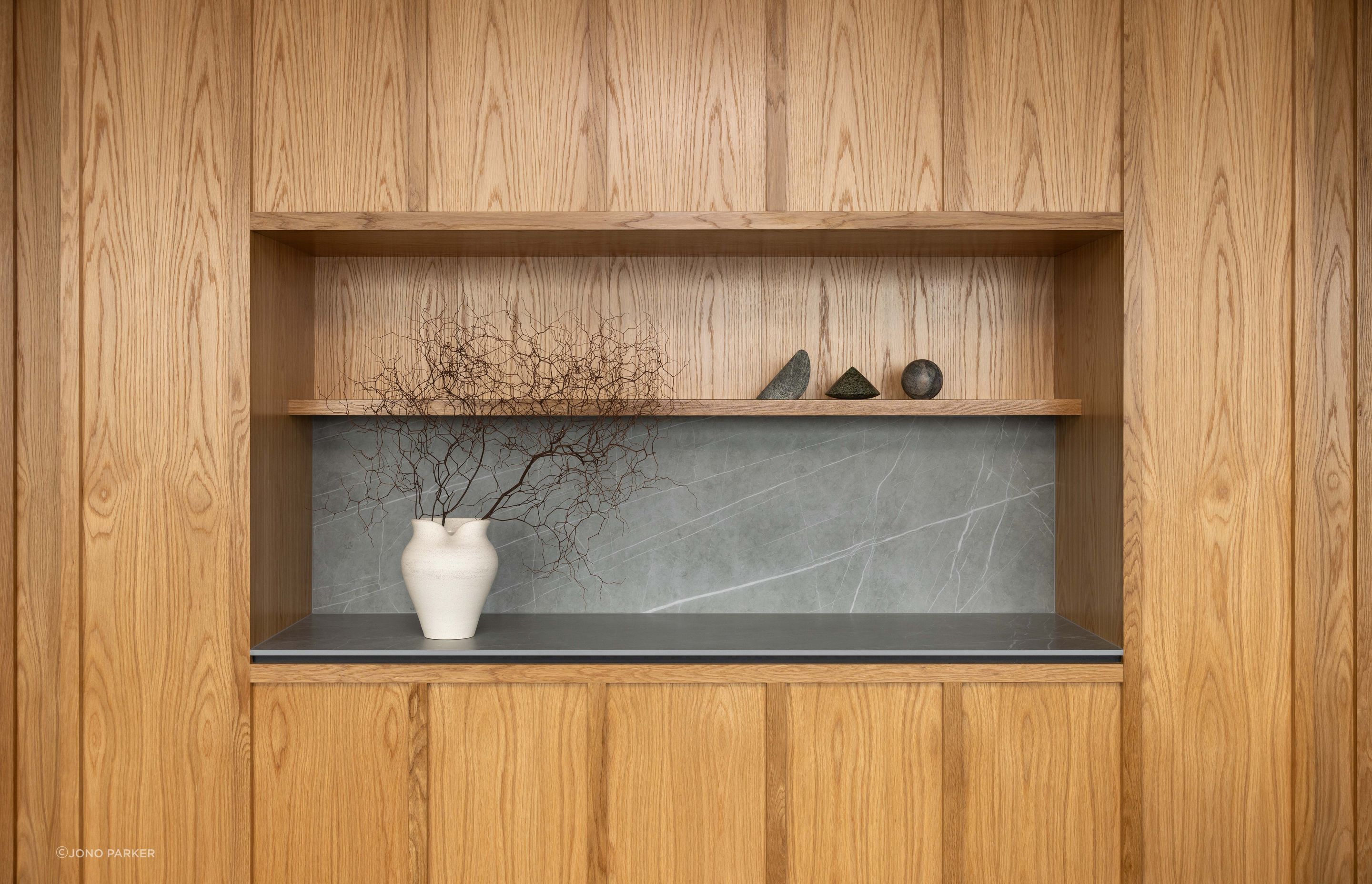 Natural tones and textures were key in the interior palette, with Evolution Construction & Interiors responsible for bespoke joinery items and wall panelling.