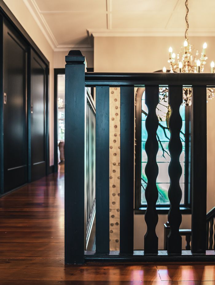 Rimu has been used for detailing in areas such as the staircase battens and rails.