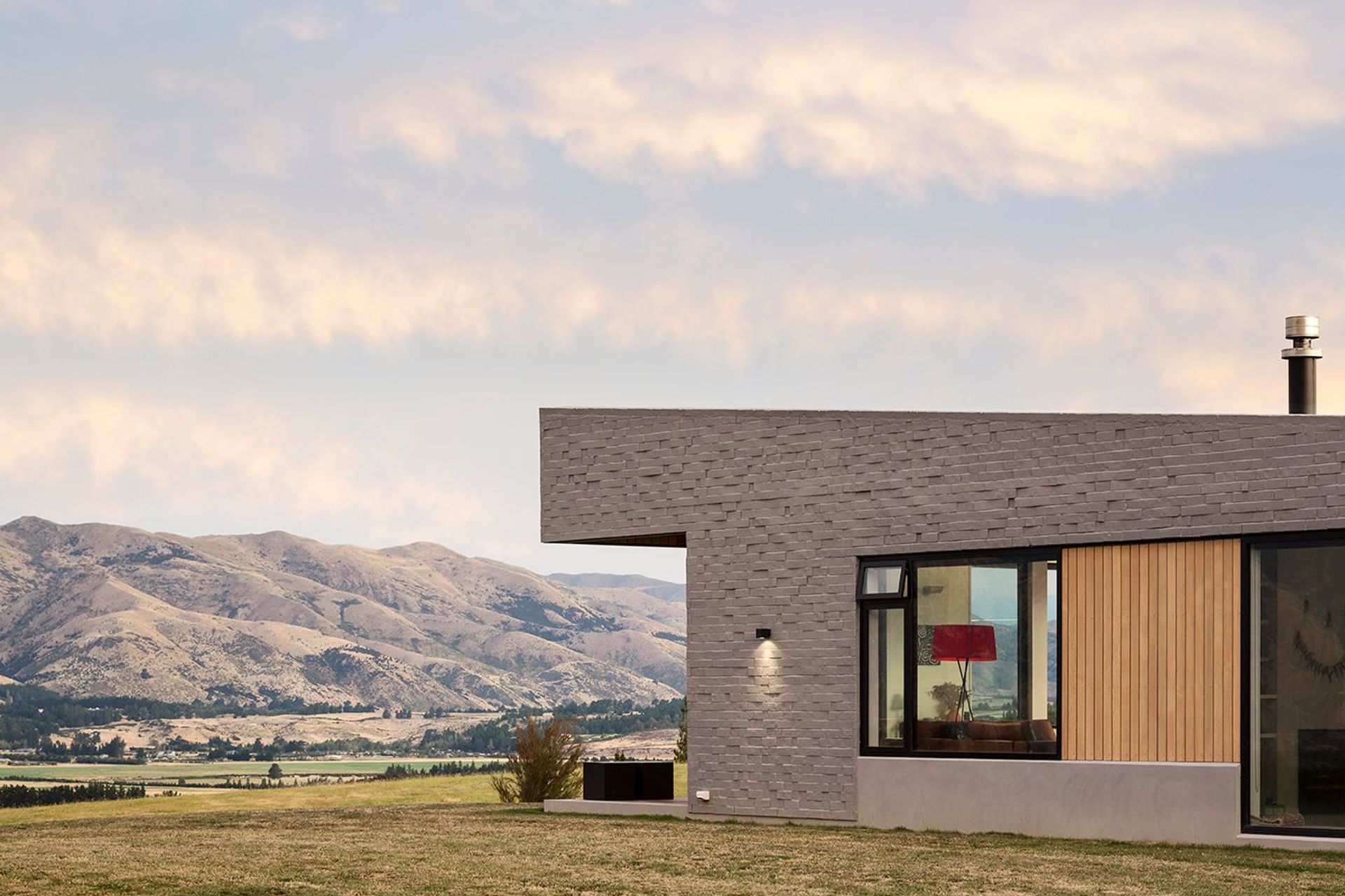 LAKE-HAWEA-COURTYARD-HOME-EXTERIOR.jpg