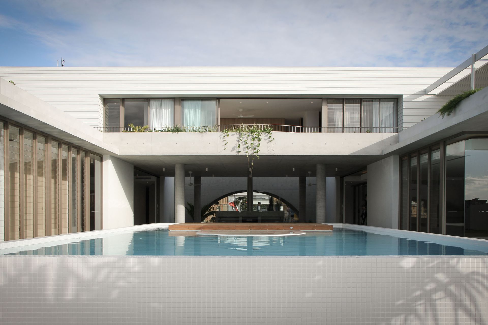 From the pool area at the back of the home, the glazing allows you to see through the covered outdoor entertaining space right through the entry to the forecourt.