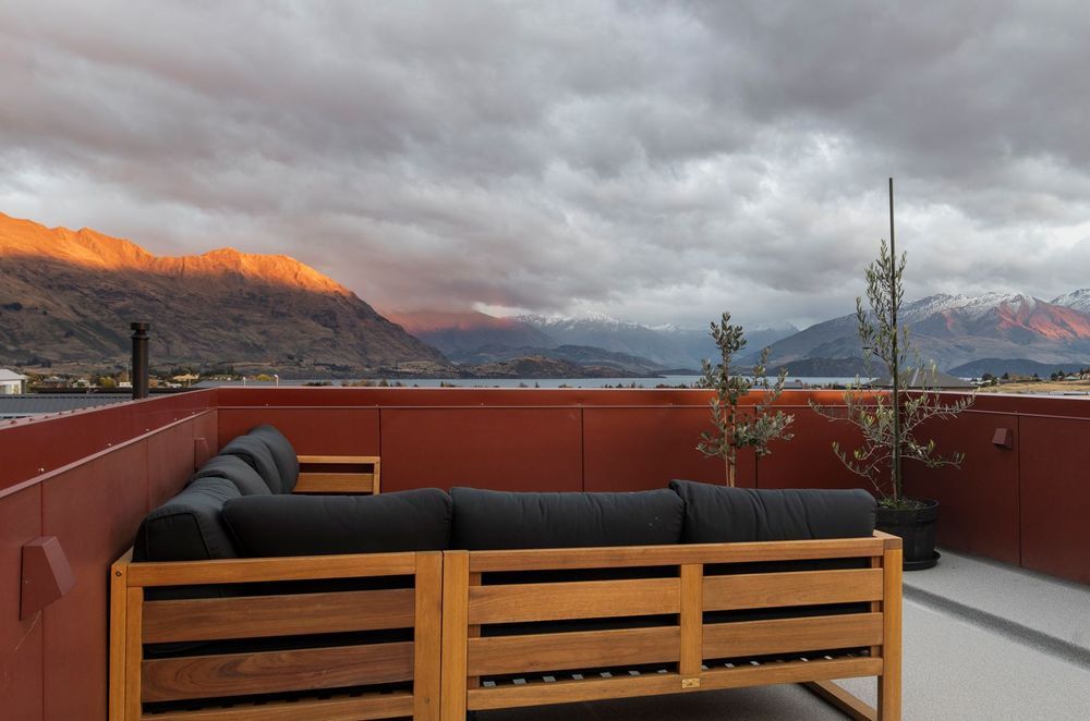 “Really, the site shaped the building,” says Rafe of height restrictions and setbacks from the boundaries but smart use of those parameters means the site now accesses lake views.