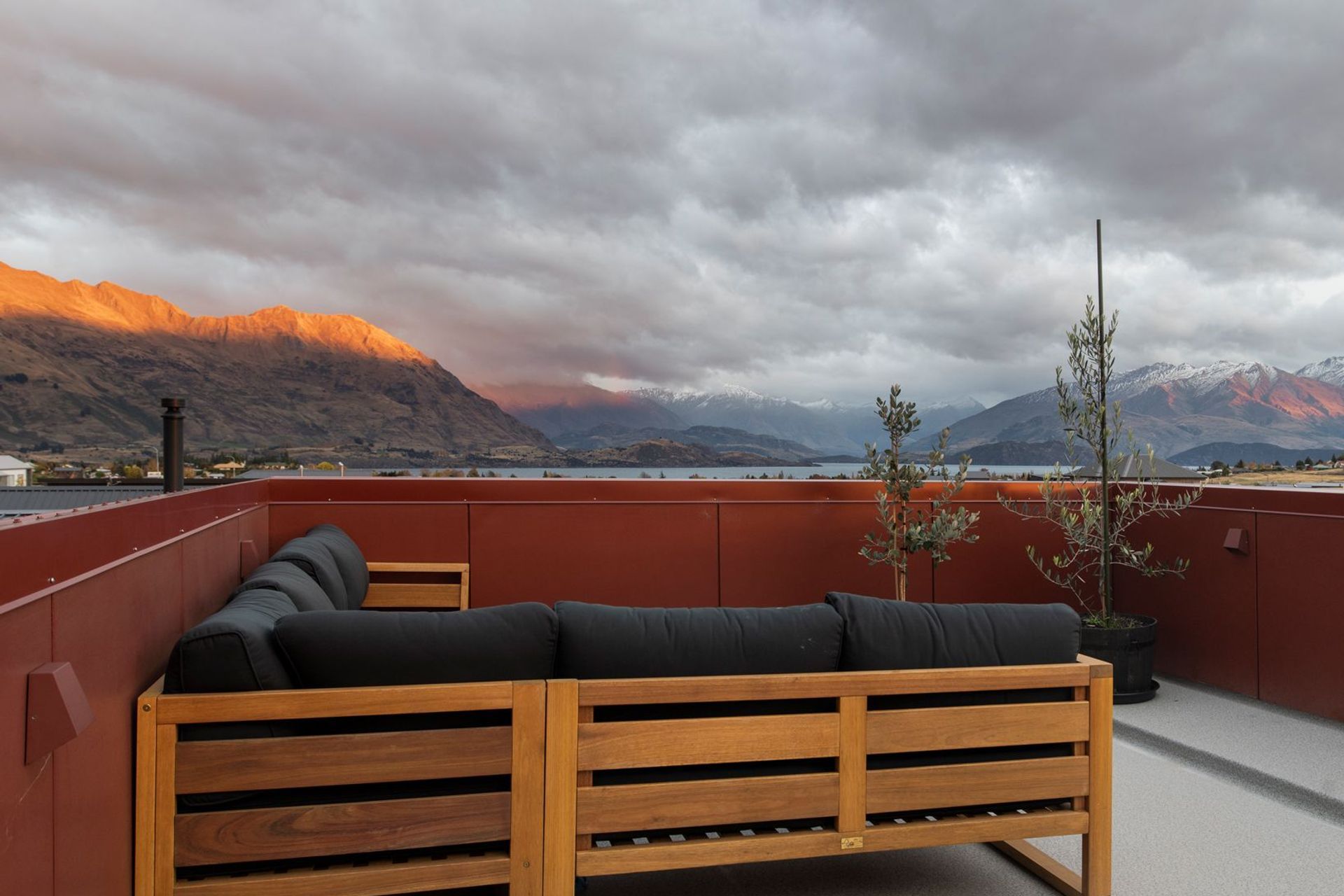 “Really, the site shaped the building,” says Rafe of height restrictions and setbacks from the boundaries but smart use of those parameters means the site now accesses lake views.