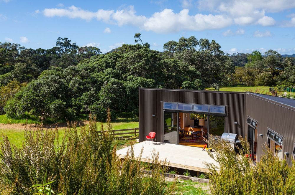 Passive solar design principles like high insulation and natural ventilation add to the comfort and energy efficiency of the home. Photography: Doug Pearson Photography