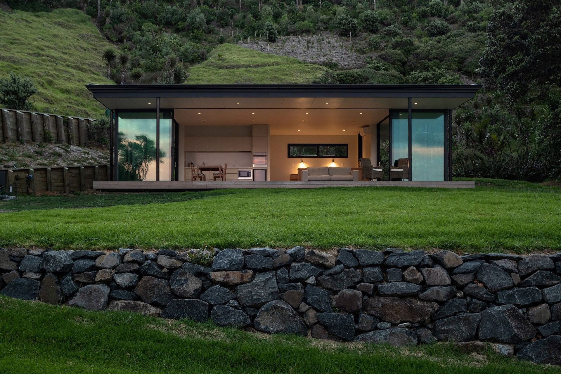 Glass sliding doors open the home up completely to its surroundings. | Photography: Simon Devitt