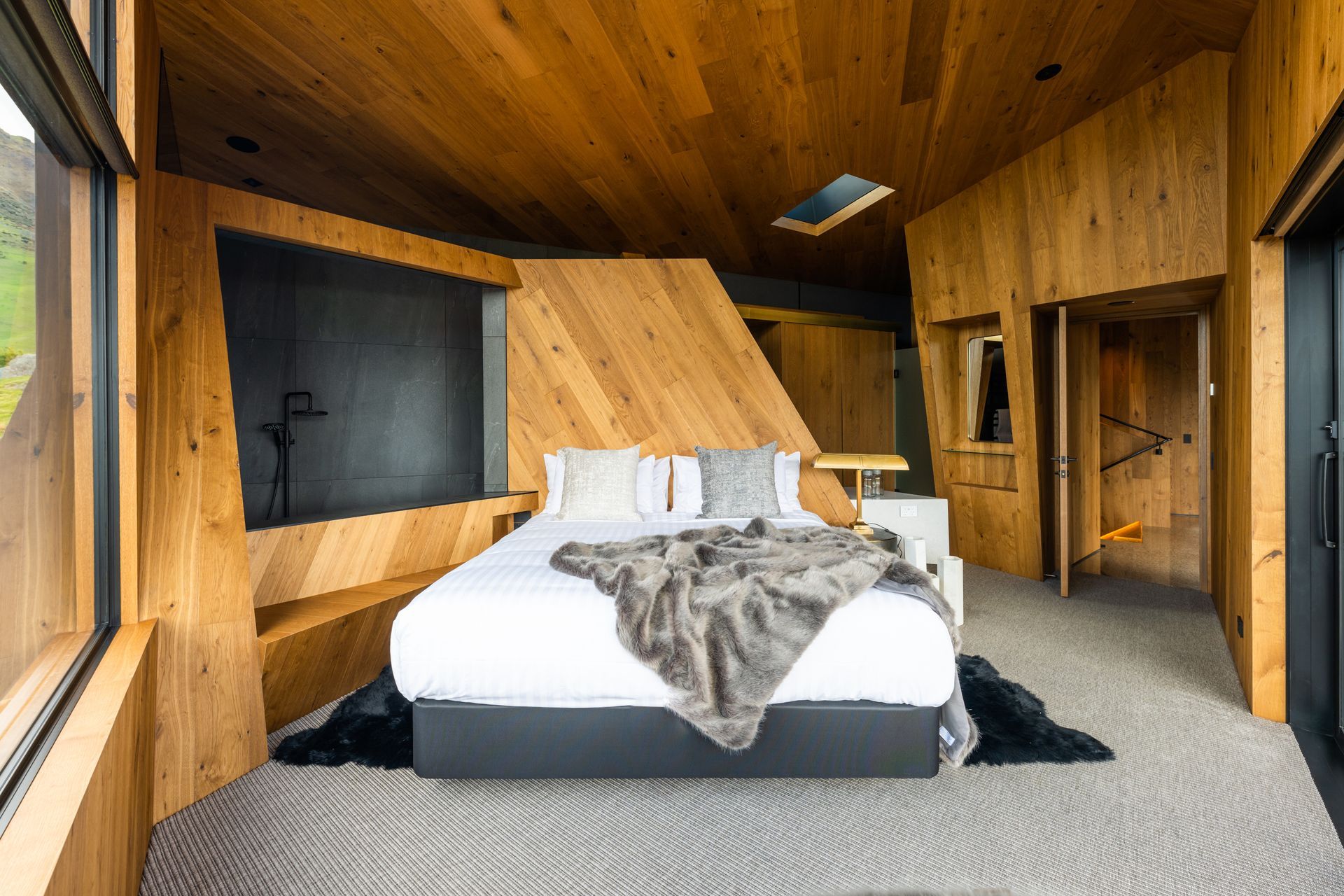 The stunning mountain vistas can be enjoyed even while in the shower.