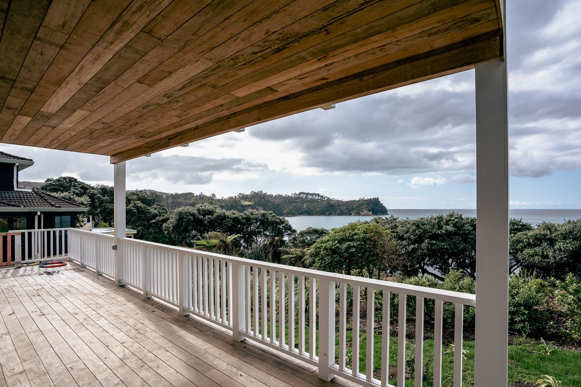 Even the lower level verandah is precisely finished, with the overhang clad in timber, and the balustrade in a Cape Cod style.