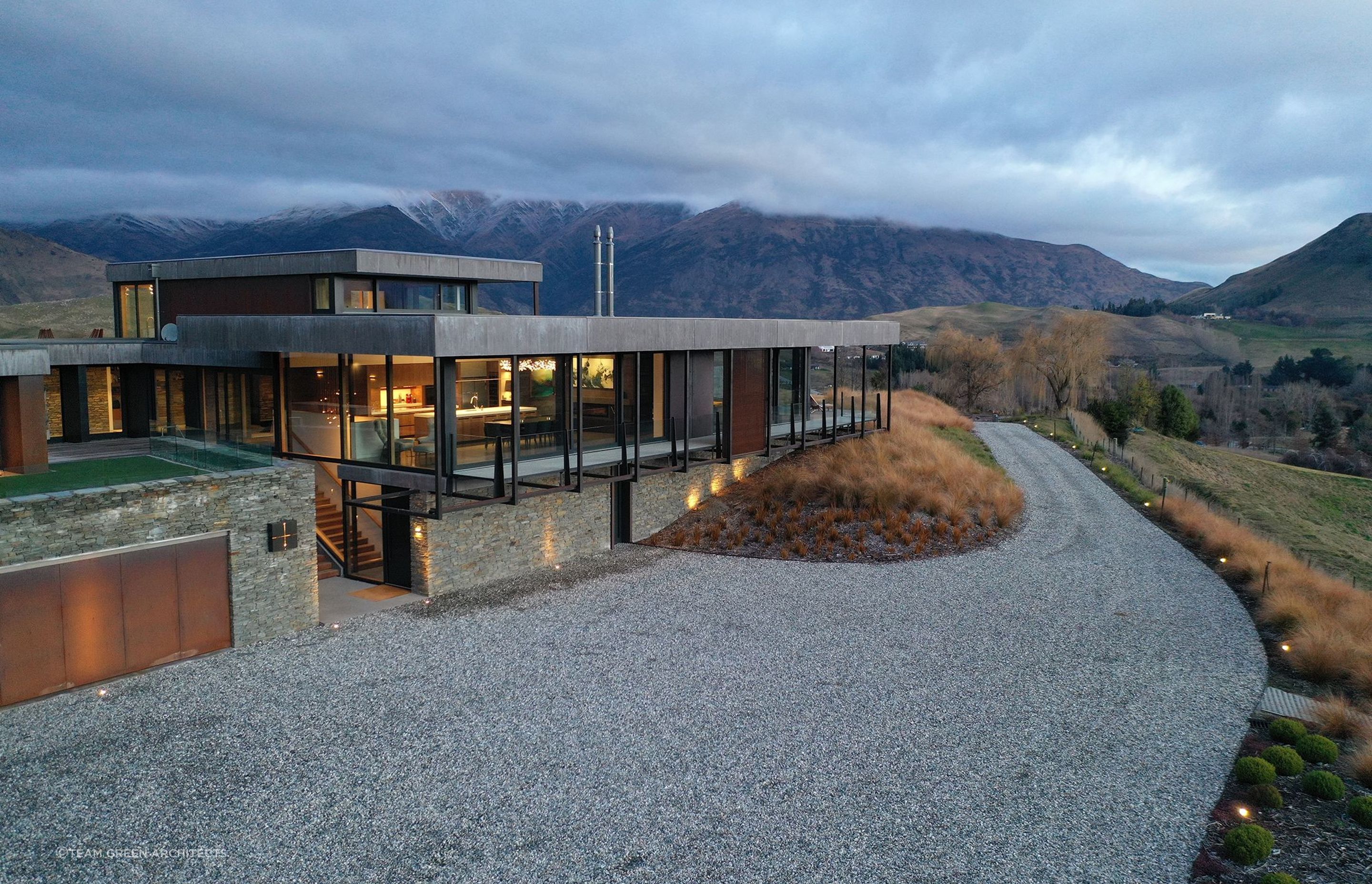 This sustainable family home effortlessly complements its stunning surroundings. Photography: Sam Hartnett
