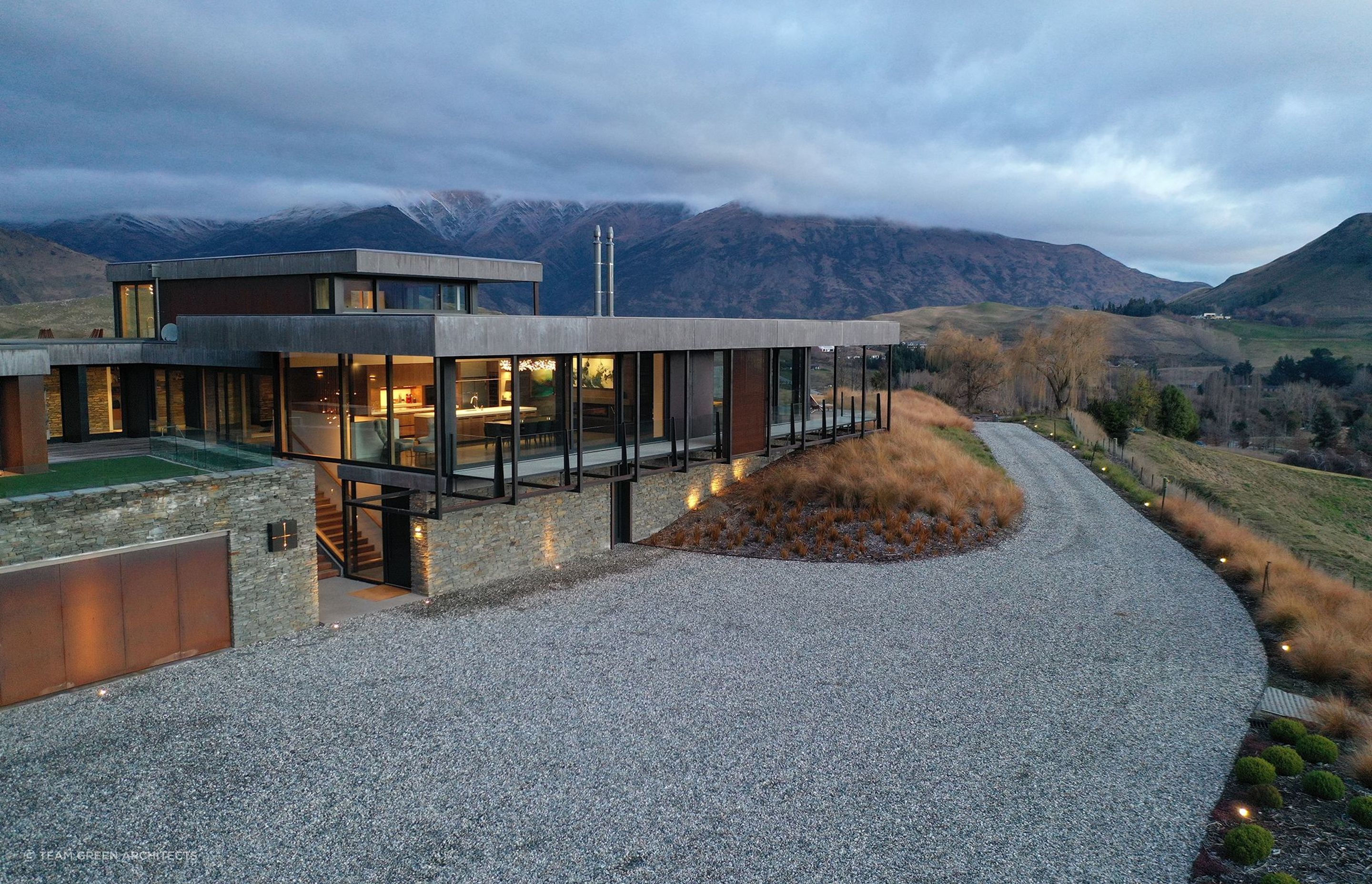 This sustainable family home effortlessly complements its stunning surroundings. Photography: Sam Hartnett