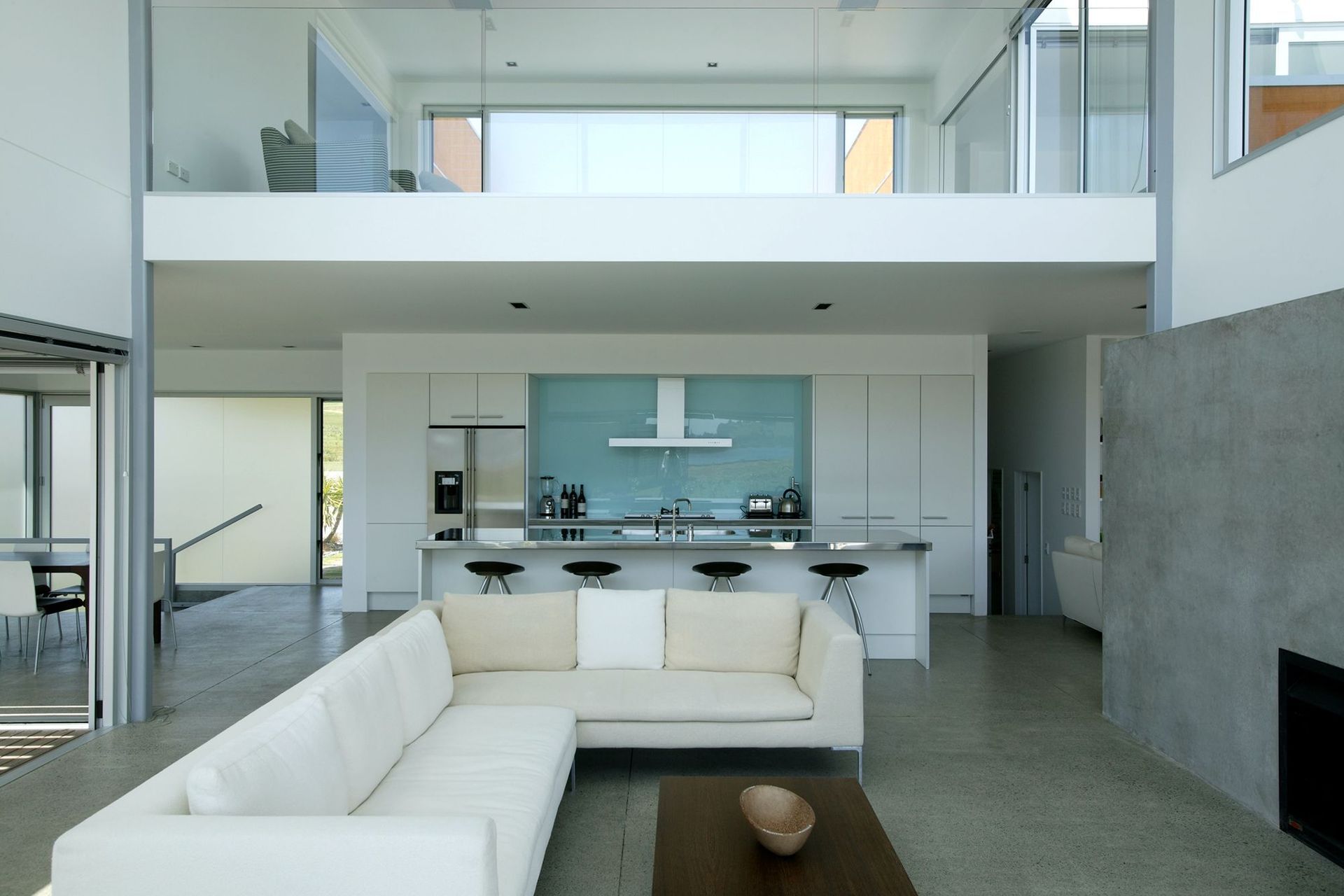 Modern, open plan living that can adapt with the always changing nature of coastal light.