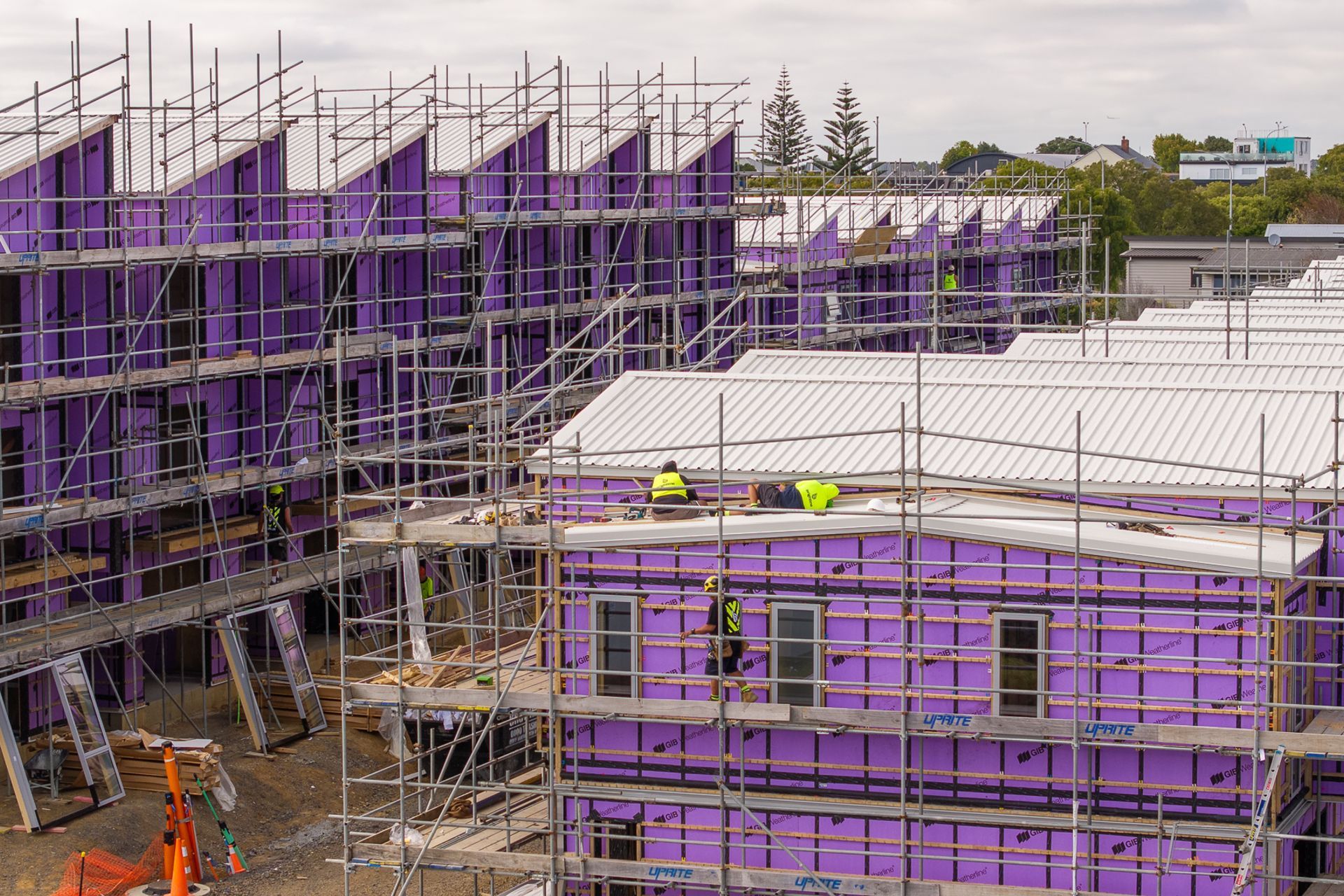 “Builders have the same goals as consultants and architects – we want to build beautiful buildings. We work alongside the architects to find good design solutions and outcomes. We’re not architects, but we know how to build complex details,” says Vivian.