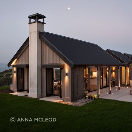 Owhanake-Headlands-House.jpg