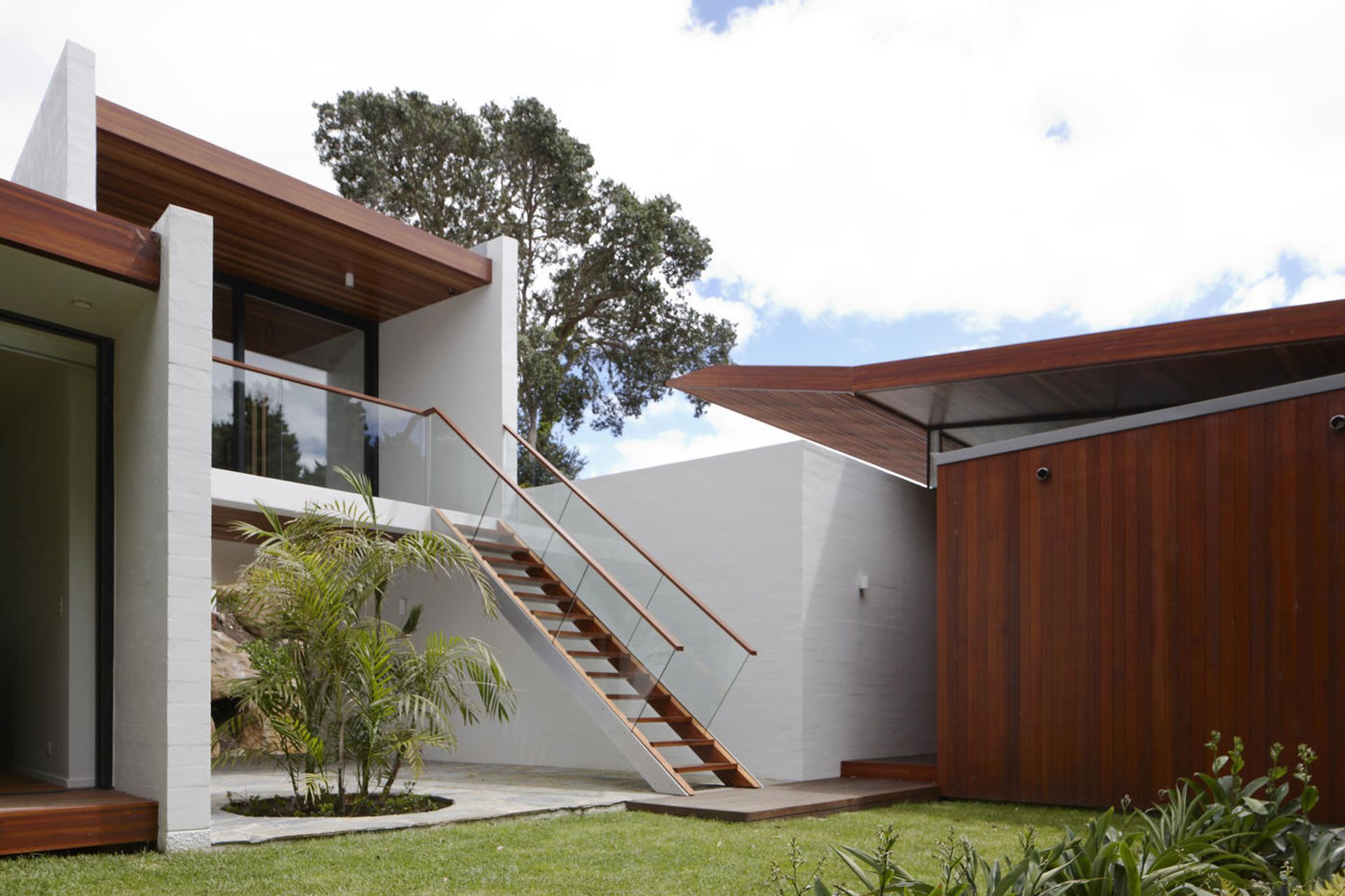 Paihia-House-Lindesay-Construction-Backyard.jpg