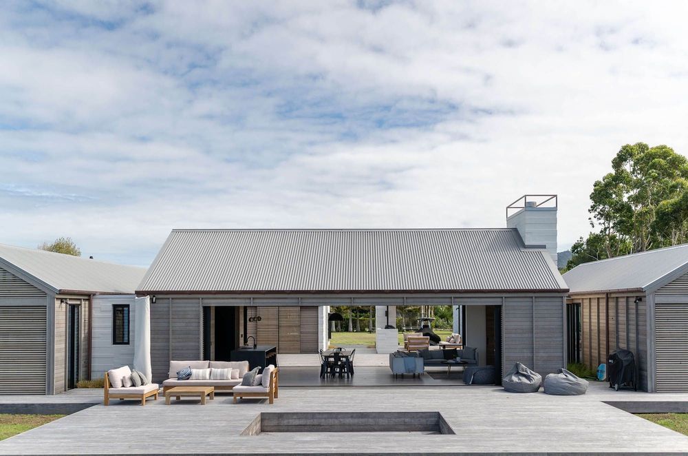 Point-Wells-House-Mark-Lindsay-Construction-Deck.jpg
