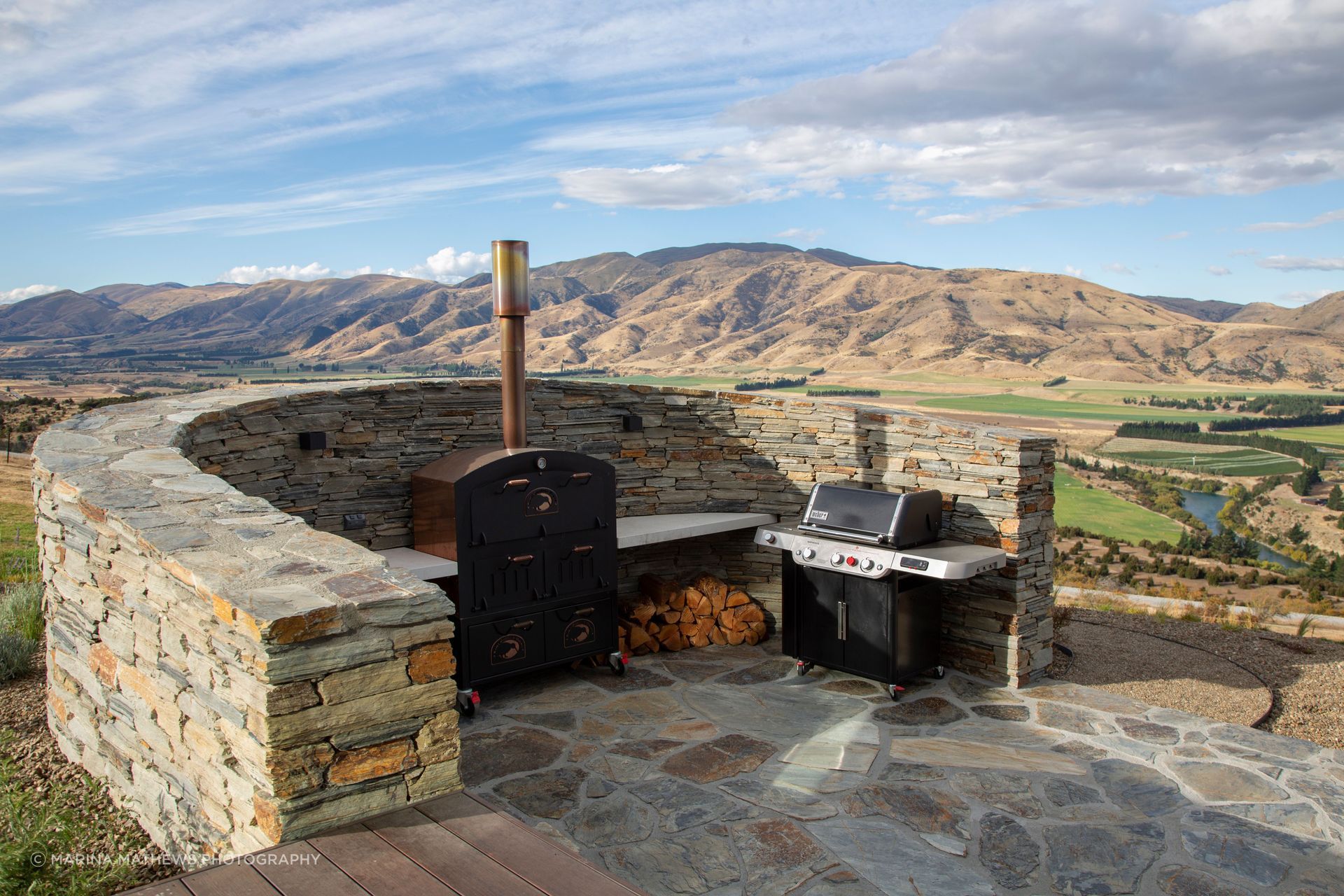 Schist is a naturally occurring material in the area and was used extensively in the outdoor spaces, with the colours reflected on the interior.