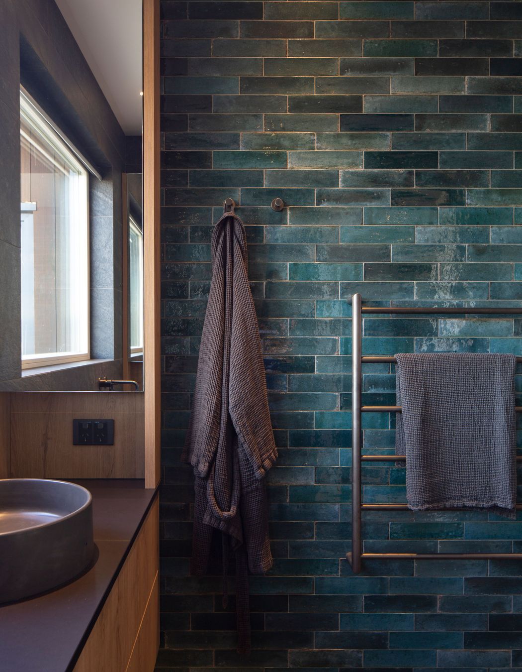 The master bedroom showcases tiles in the same colours of the river bed.
